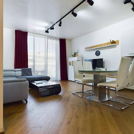Luxury Apartment In Building K55 With Free Garage Warna Zewnętrze zdjęcie