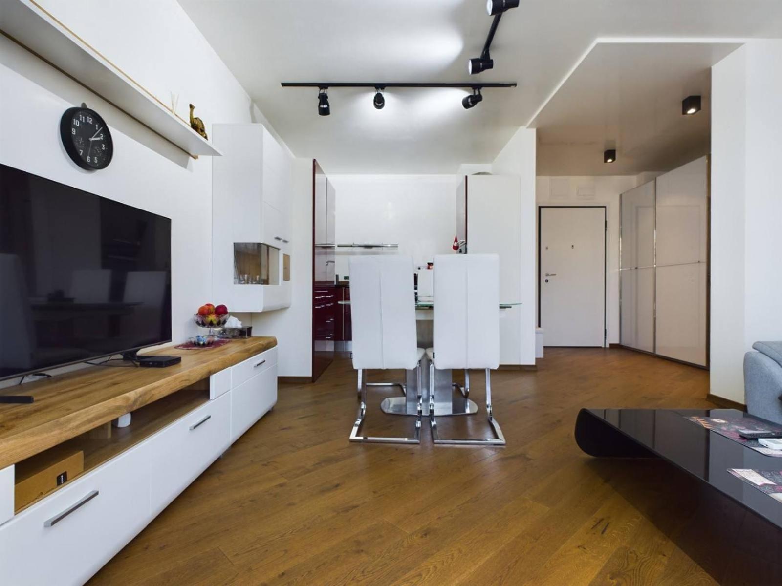 Luxury Apartment In Building K55 With Free Garage Warna Zewnętrze zdjęcie